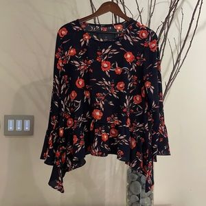 Gibson | Women’s Bell Sleeve Ruffle Shark Bite Top